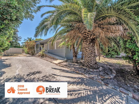 Panoramique Holiday Home With A View - Accommodation Broome 0