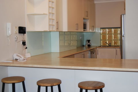 Absolute Beachfront Scarborough - Accommodation Broome 4