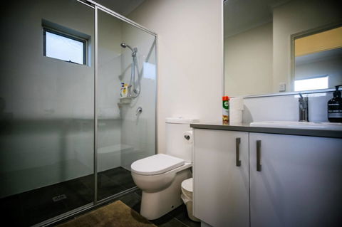 VIP Stays - Villa De Burswood Luxury 3BR Suite W/ King Bed FREE WIFI - Accommodation Broome 17