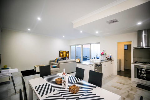 VIP Stays - Villa De Burswood Luxury 3BR Suite W/ King Bed FREE WIFI - Accommodation Broome 21