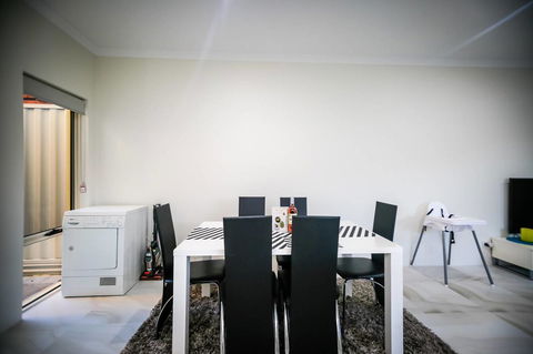 VIP Stays - Villa De Burswood Luxury 3BR Suite W/ King Bed FREE WIFI - Accommodation Broome 2