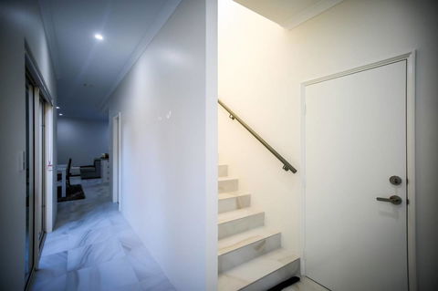 VIP Stays - Villa De Burswood Luxury 3BR Suite W/ King Bed FREE WIFI - Accommodation Broome 25