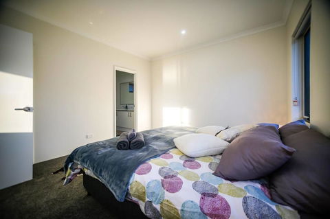 VIP Stays - Villa De Burswood Luxury 3BR Suite W/ King Bed FREE WIFI - Accommodation Broome 15