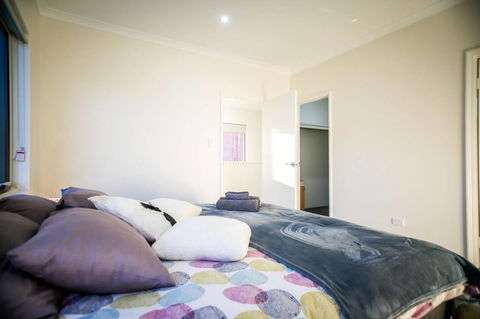 VIP Stays - Villa De Burswood Luxury 3BR Suite W/ King Bed FREE WIFI - Accommodation Broome 11