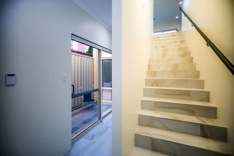 VIP Stays - Villa De Burswood Luxury 3BR Suite W/ King Bed FREE WIFI - Accommodation Broome 10