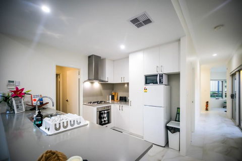 VIP Stays - Villa De Burswood Luxury 3BR Suite W/ King Bed FREE WIFI - Accommodation Broome 18