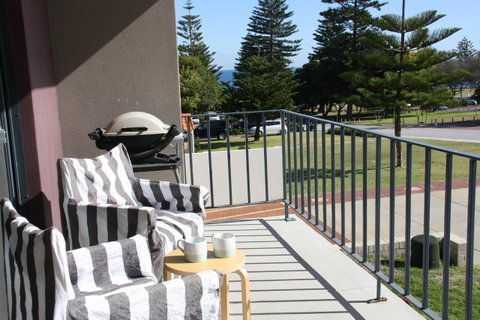 Cottesloe Beach On Napier - Accommodation Broome 1