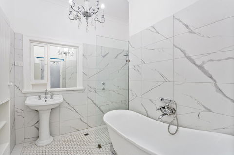 Heart Of Claremont Gem - Free WiFi - Accommodation Broome 0