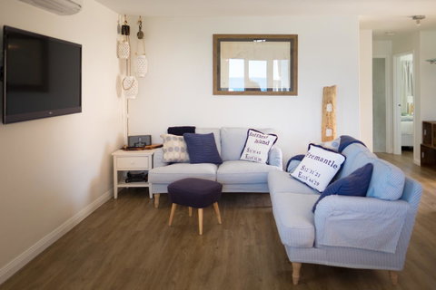 Cottesloe Blue Apartment - Executive Escapes - Accommodation Broome 3