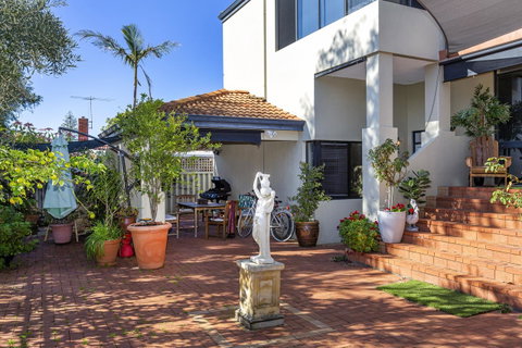Como Executive Apartment - Accommodation Broome 16