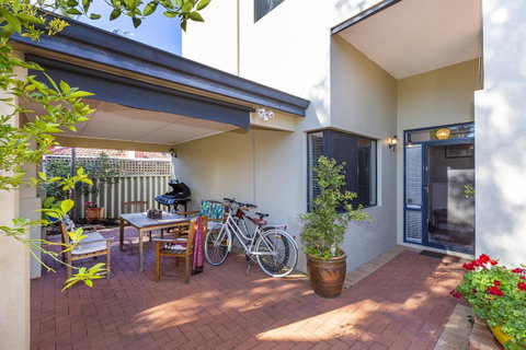 Como Executive Apartment - Accommodation Broome 2
