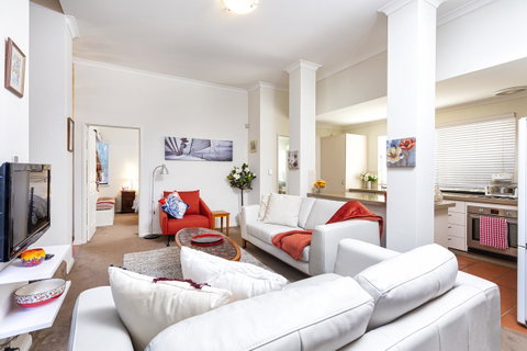 Como Executive Apartment - Accommodation Broome 5
