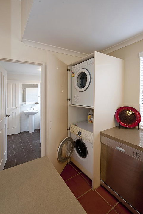 Como Executive Apartment - Accommodation Broome 14
