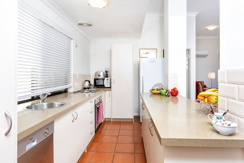 Como Executive Apartment - Accommodation Broome 8