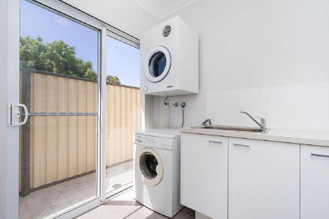Victoria Park Town House - Accommodation Broome 9