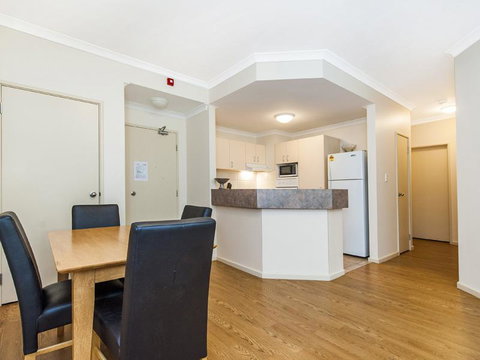 James On The Park - Executive Escapes - Accommodation Broome 9