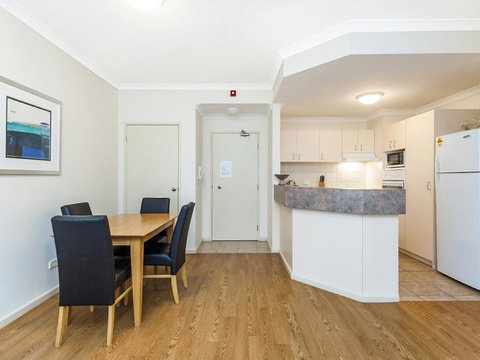 James On The Park - Executive Escapes - Accommodation Broome 19