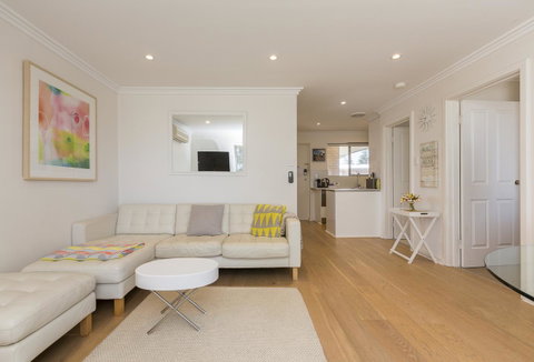 Cottesloe Beach Pines Apartment - Accommodation Broome 1