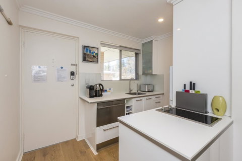 Cottesloe Beach Pines Apartment - Accommodation Broome 3