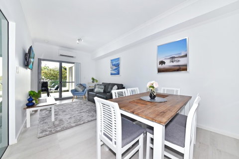 Infinite Apartment Opposite Garden City - Accommodation Broome 9