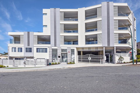 Infinite Apartment Opposite Garden City - Accommodation Broome 14