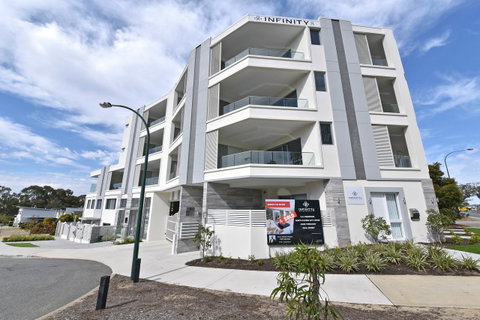 Infinite Apartment Opposite Garden City - Accommodation Broome 17