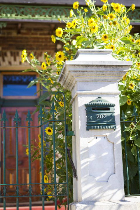 Annie's Victorian Terrace Accommodation Fremantle - Accommodation Broome 1