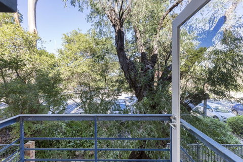 Cottesloe Tree Top Studio - Executive Escapes - Accommodation Broome 10