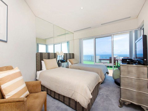 Beachfront Penthouse & Huge Terrace - Accommodation Broome 1