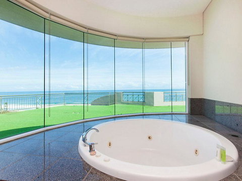 Beachfront Penthouse & Huge Terrace - Accommodation Broome 4