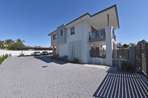 Modern Apartment Redcliffe Near Perth Airport: 0126 - Accommodation Broome 41