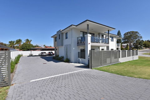 Modern Apartment Redcliffe Near Perth Airport: 0126 - Accommodation Broome 42