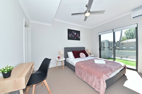Modern Apartment Redcliffe Near Perth Airport: 0126 - Accommodation Broome 3