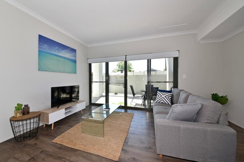 Modern Apartment Redcliffe Near Perth Airport: 0126 - Accommodation Broome 0