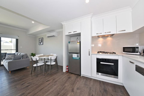 Modern Apartment Redcliffe Near Perth Airport: 0126 - Accommodation Broome 18