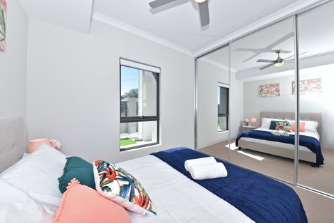 Modern Apartment Redcliffe Near Perth Airport: 0126 - Accommodation Broome 10