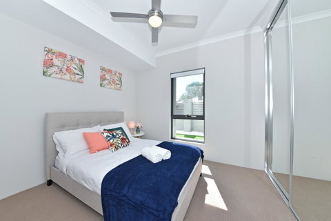 Modern Apartment Redcliffe Near Perth Airport: 0126 - Accommodation Broome 9