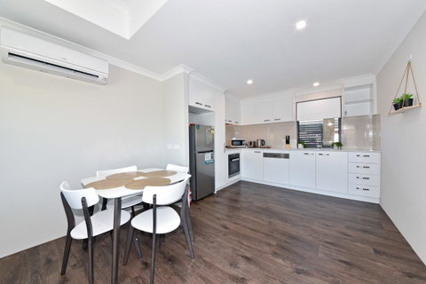 Modern Apartment Redcliffe Near Perth Airport: 0126 - Accommodation Broome 21