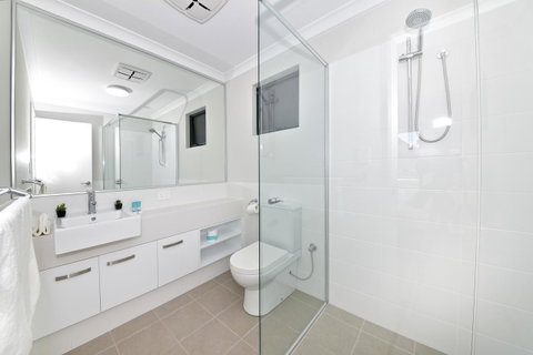 Modern Apartment Redcliffe Near Perth Airport: 0126 - Accommodation Broome 14