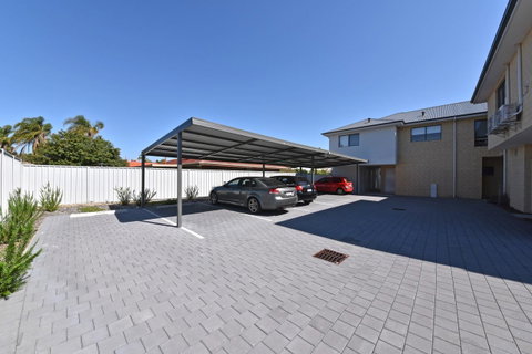 Modern Apartment Redcliffe Near Perth Airport: 0126 - Accommodation Broome 35