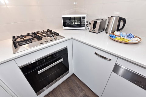 Modern Apartment Redcliffe Near Perth Airport: 0126 - Accommodation Broome 20