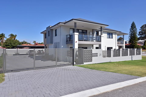 Modern Apartment Redcliffe Near Perth Airport: 0126 - Accommodation Broome 43