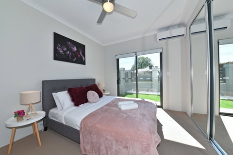 Modern Apartment Redcliffe Near Perth Airport: 0126 - Accommodation Broome 2