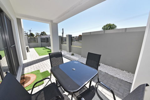 Modern Apartment Redcliffe Near Perth Airport: 0126 - Accommodation Broome 31