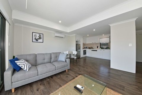 Modern Apartment Redcliffe Near Perth Airport: 0126 - Accommodation Broome 16