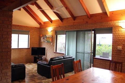 Kestrel Chalets - Accommodation Broome 8