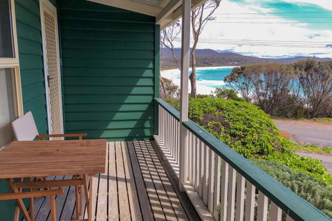 BINALONG BEACH COTTAGE Beachfront At Bay Of Fires Next To Restaurant - Accommodation Broome 14