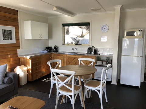 BINALONG BEACH COTTAGE Beachfront At Bay Of Fires Next To Restaurant - Accommodation Broome 18