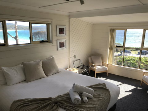 BINALONG BEACH COTTAGE Beachfront At Bay Of Fires Next To Restaurant - Accommodation Broome 4
