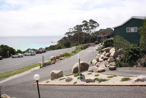 BINALONG BEACH COTTAGE Beachfront At Bay Of Fires Next To Restaurant - Accommodation Broome 19